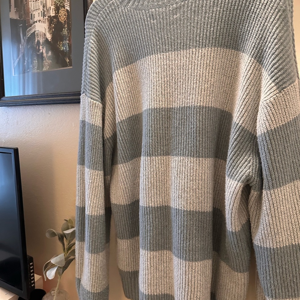 Hollister Gray and Cream Crewneck Sweater